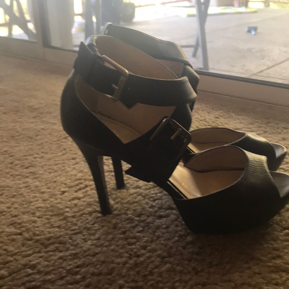 Guess shoes 7 1/2
